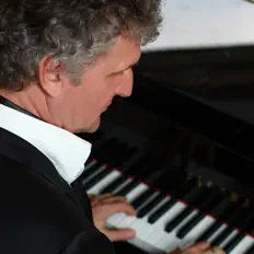 收听 Nenad Mandic、观看音乐视频、阅读小传、查看巡演日期等 ！