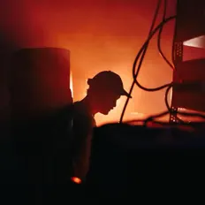 Dengarkan Thirteenth, tonton video musik, baca bio, lihat tanggal tur & lainnya!