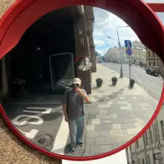 Poslechněte si interpreta champagnekita, sledujte hudební videa, přečtěte si životopis, podívejte se na data turné a další informace.