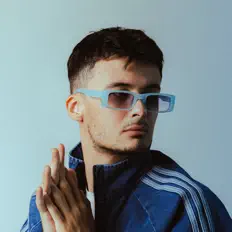 Poslechněte si interpreta Eskal, sledujte hudební videa, přečtěte si životopis, podívejte se na data turné a další informace.