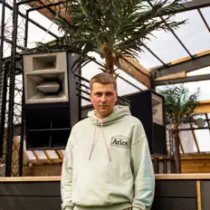 Dengarkan Toby Simpson, tonton video musik, baca bio, lihat tanggal tur & lainnya!