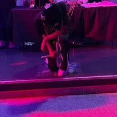 TYE HIGH सुनें, म्यूज़िक वीडियो देखें, बायो पढ़ें, दौरे की तारीखें और बहुत कुछ देखें!