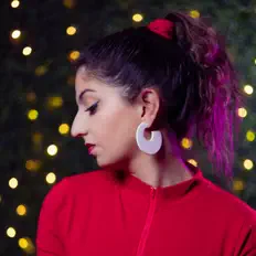 Escucha a Nicole Arrage, mira videos musicales, lee su biografía, consulta las fechas de las gira y más.