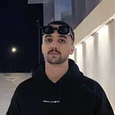 Alvern Saadを聴いたり、ミュージックビデオを鑑賞したり、経歴やツアー日程などを確認したりしましょう！