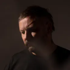 Écoutez McClutchies, regardez des vidéoclips, lisez la biographie, consultez les dates de tournée et plus encore !