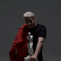 Ascolta eGO, guarda video musicali, leggi la biografia, vedi le date del tour & altro!