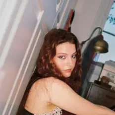 Hör dir ALEIA an, schau dir Musikvideos an, lies die Biografie, finde Tourdaten und mehr!