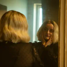 Poslechněte si interpreta Beth De Bacci, sledujte hudební videa, přečtěte si životopis, podívejte se na data turné a další informace.