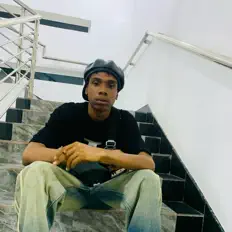 Lil Thugga सुनें, म्यूज़िक वीडियो देखें, बायो पढ़ें, दौरे की तारीखें और बहुत कुछ देखें!