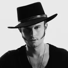 Escucha a Graux, mira vídeos musicales, lee la biografía, consulta fechas de giras y mucho más.
