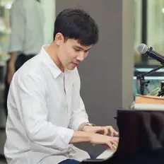 Poslechněte si interpreta TLE Piano, sledujte hudební videa, přečtěte si životopis, podívejte se na data turné a další informace.