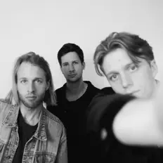 Dengarkan Windup Space, tonton video musik, baca bio, lihat tanggal tur & lainnya!