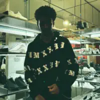 undefinedを聴いたり、ミュージックビデオを鑑賞したり、経歴やツアー日程などを確認したりしましょう！