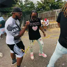 收听 HesDandy、观看音乐视频、阅读小传、查看巡演日期等 ！