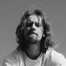 Poslechněte si interpreta Talemates, sledujte hudební videa, přečtěte si životopis, podívejte se na data turné a další informace.