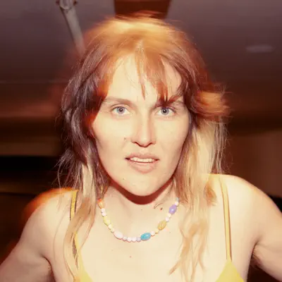Listen to Rosa Hoelger, watch music videos, read bio, see tour dates & more!