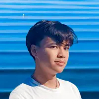 undefinedを聴いたり、ミュージックビデオを鑑賞したり、経歴やツアー日程などを確認したりしましょう！