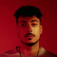 Ascolta undefined, guarda video musicali, leggi la biografia, vedi le date del tour & altro!