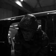 收听 KRN、观看音乐视频、阅读小传、查看巡演日期等 ！