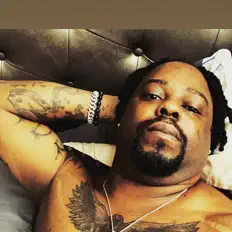 聆聽 Jayzon、觀看音樂影片、閱讀小傳、查看巡演日期等！