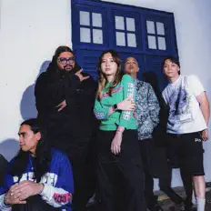 Mystique dinle, müzik videolarını izle, biyografisini oku, tur tarihlerini ve daha fazlasını gör!