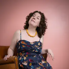 Sarah Reynoldsを聴いたり、ミュージックビデオを鑑賞したり、経歴やツアー日程などを確認したりしましょう！