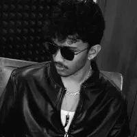 Escucha a undefined, mira vídeos musicales, lee la biografía, consulta fechas de giras y mucho más.