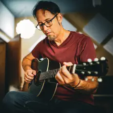 Dengarkan Chris Howell, tonton video musik, baca bio, lihat tanggal tur & lainnya!