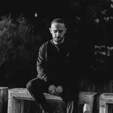 Terrexを聴いたり、ミュージックビデオを鑑賞したり、経歴やツアー日程などを確認したりしましょう！