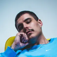 Chillsを聴いたり、ミュージックビデオを鑑賞したり、経歴やツアー日程などを確認したりしましょう！