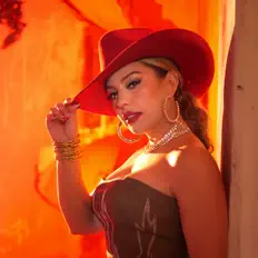 Dengarkan Lisa Saenz, tonton video musik, baca bio, lihat tanggal tur & lainnya!