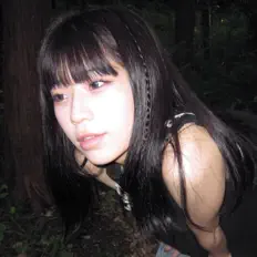 收听 Manaka、观看音乐视频、阅读小传、查看巡演日期等 ！