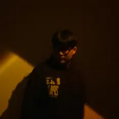 Escucha a theanh, mira vídeos musicales, lee la biografía, consulta fechas de giras y mucho más.