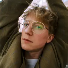 Poslechněte si interpreta Yunus, sledujte hudební videa, přečtěte si životopis, podívejte se na data turné a další informace.