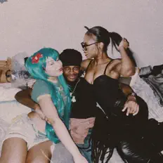 Ouve £arah, vê vídeos de música, lê a biografia, vê as datas da digressão e muito mais!