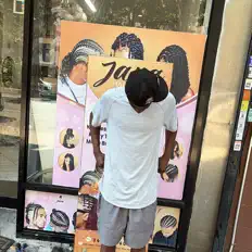 TcgJayを聴いたり、ミュージックビデオを鑑賞したり、経歴やツアー日程などを確認したりしましょう！