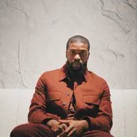 Luister naar undefined, bekijk muziekvideo's, lees de bio, bekijk de tourdata, en meer!