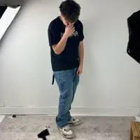 聆聽 undefined、觀看音樂影片、閱讀小傳、查看巡演日期等！