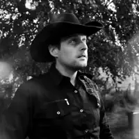 Hör dir undefined an, schau dir Musikvideos an, lies die Biografie, finde Tourdaten und mehr!