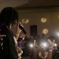 Ouve QuezBeHav!n, vê vídeos de música, lê a biografia, vê as datas da digressão e muito mais!