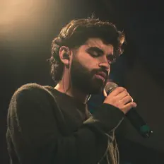 收听 MUCH MORE、观看音乐视频、阅读小传、查看巡演日期等 ！