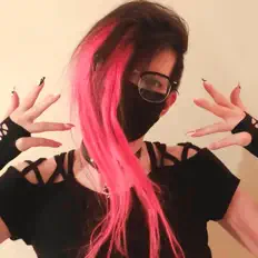 Scratonを聴いたり、ミュージックビデオを鑑賞したり、経歴やツアー日程などを確認したりしましょう！