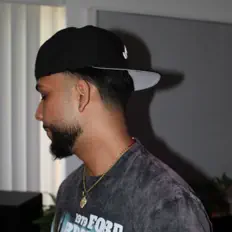 Posłuchaj wykonawcy SMRN, obejrzyj teledyski, przeczytaj biografię, zobacz daty tras koncertowych i nie tylko!