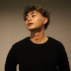 b-roseを聴いたり、ミュージックビデオを鑑賞したり、経歴やツアー日程などを確認したりしましょう！