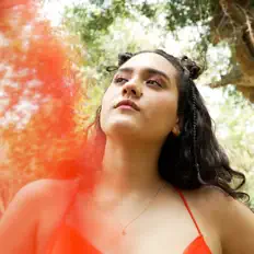 Poslechněte si interpreta AnaLu, sledujte hudební videa, přečtěte si životopis, podívejte se na data turné a další informace.