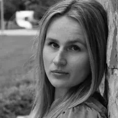 Escucha a Julia S., mira videos musicales, lee su biografía, consulta las fechas de las gira y más.