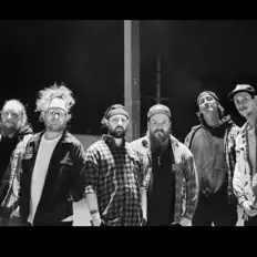 Écoutez Long Way Home, regardez des vidéoclips, lisez la biographie, consultez les dates de tournée et plus encore !