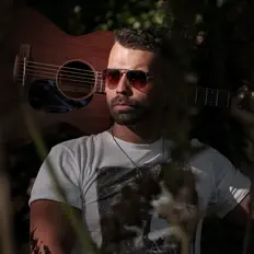 Tiago Reeves सुनें, म्यूज़िक वीडियो देखें, बायो पढ़ें, दौरे की तारीखें और बहुत कुछ देखें!