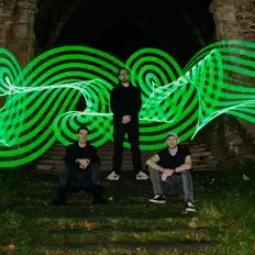 Stray Weather을(를) 듣고, 뮤직 비디오를 보고, 약력을 읽고, 투어 일정 등을 확인하세요!