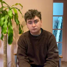 Poslechněte si interpreta Benji Heinke, sledujte hudební videa, přečtěte si životopis, podívejte se na data turné a další informace.